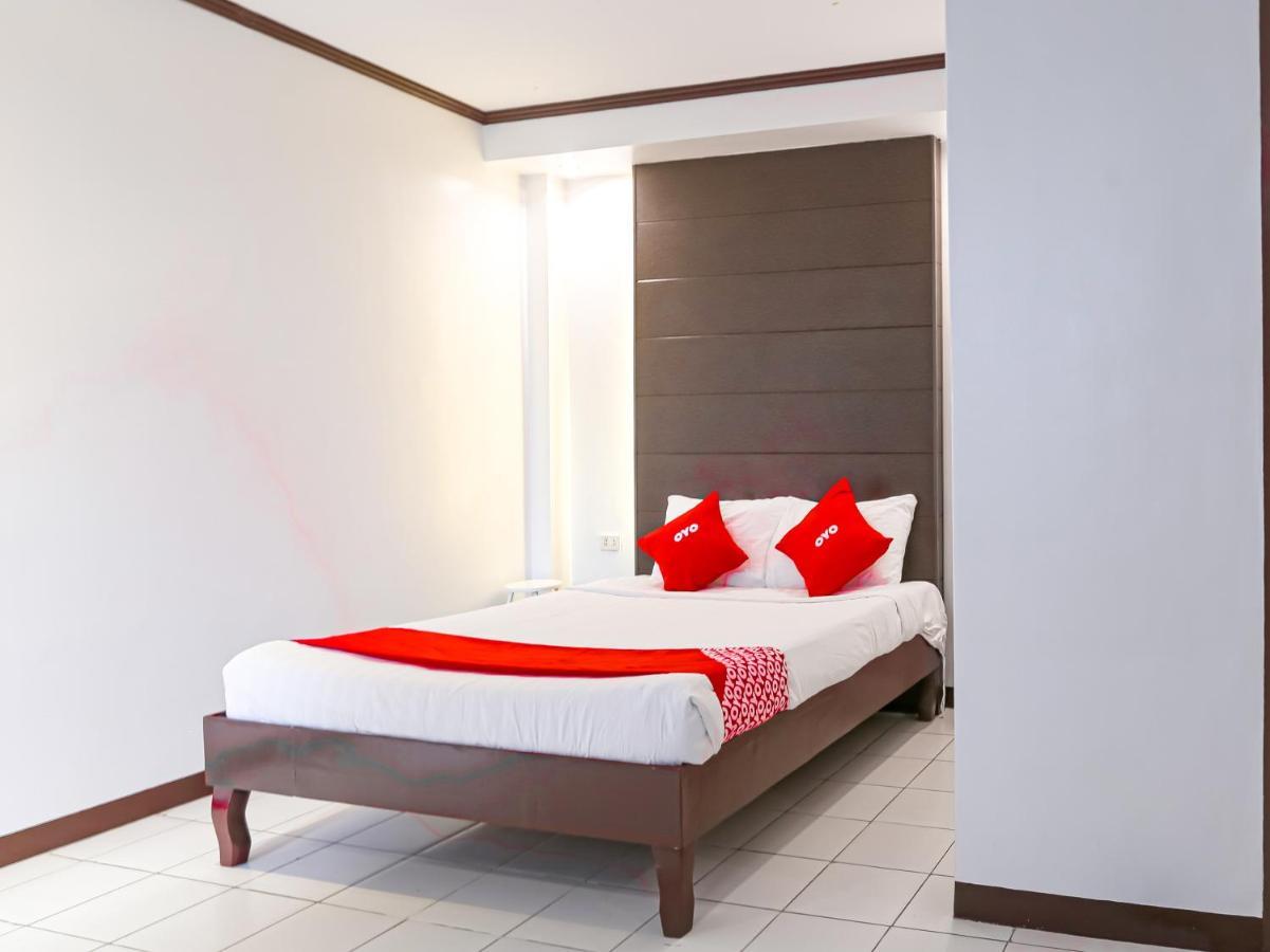 Oyo 759 Royal South Garden Suites Tagaytay City Екстериор снимка