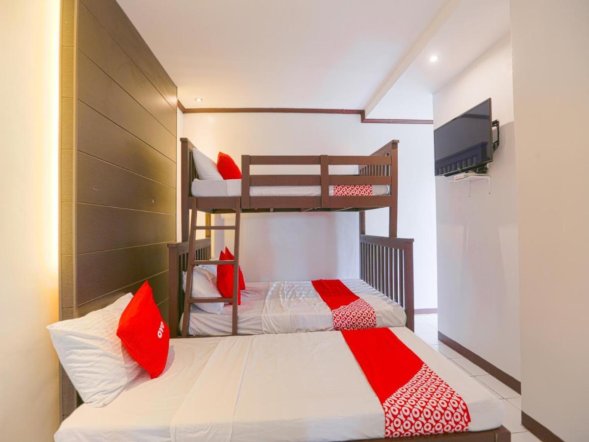 Oyo 759 Royal South Garden Suites Tagaytay City Екстериор снимка