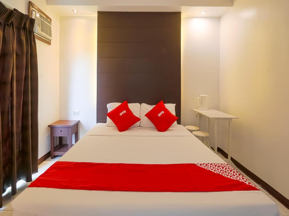 Oyo 759 Royal South Garden Suites Tagaytay City Екстериор снимка