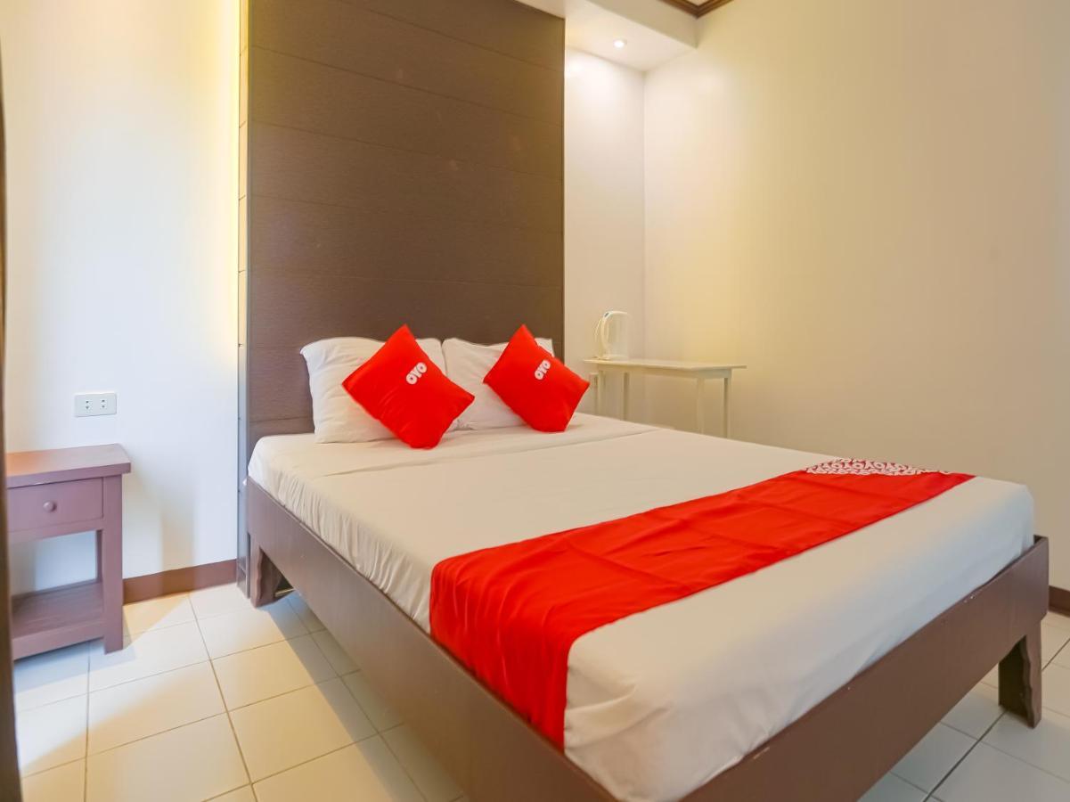 Oyo 759 Royal South Garden Suites Tagaytay City Екстериор снимка