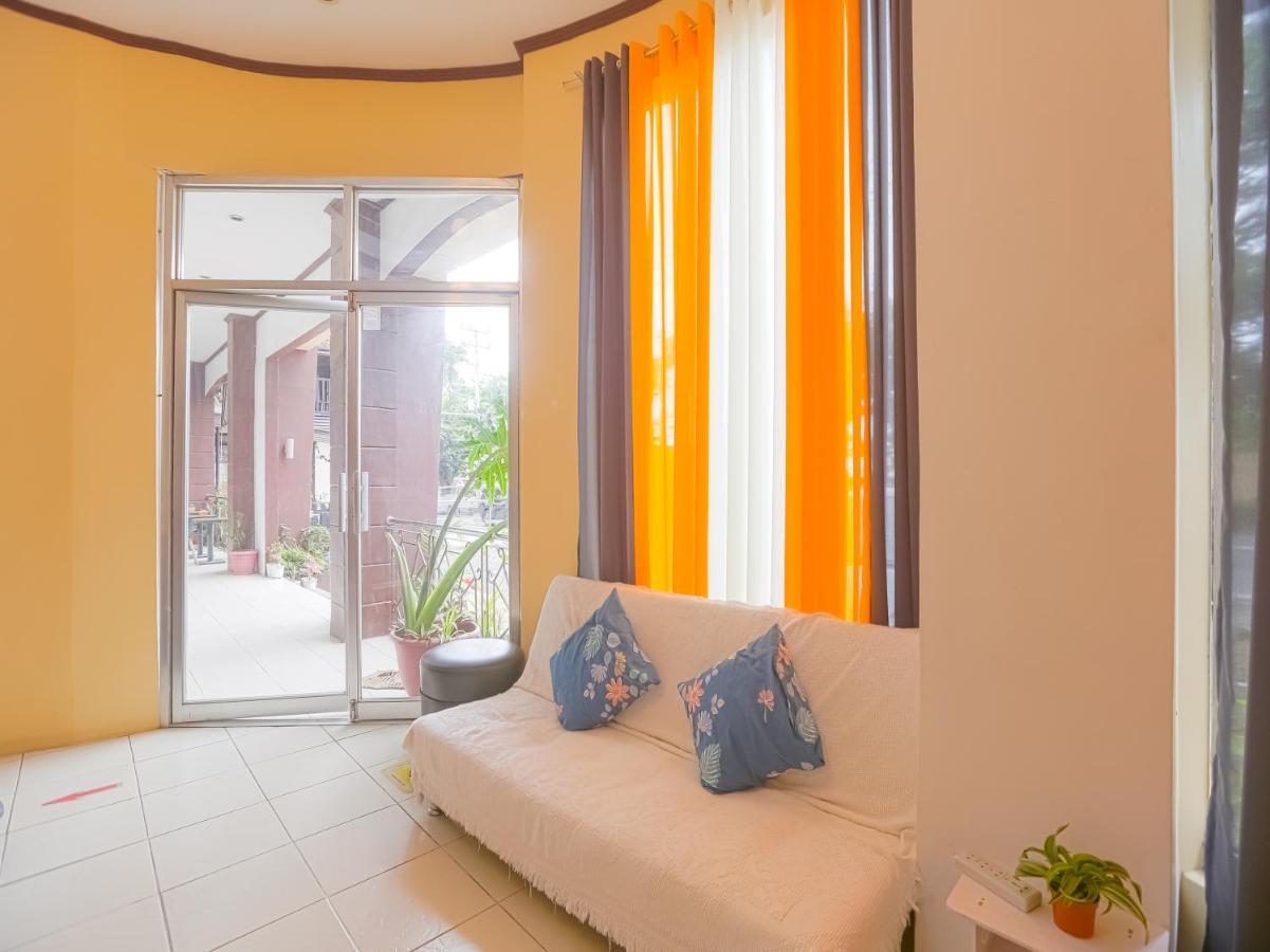 Oyo 759 Royal South Garden Suites Tagaytay City Екстериор снимка